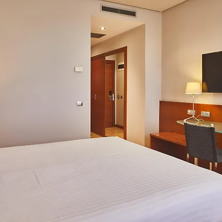 Silken Ciudad 4* גיחון