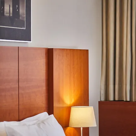 호텔 Silken Ciudad 4*