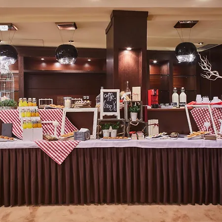 Silken Ciudad 4* גיחון