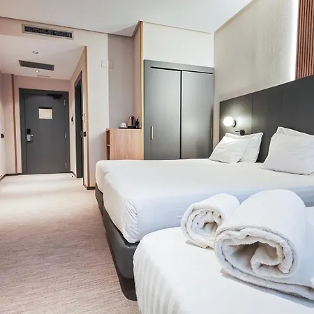 호텔 Silken Ciudad 4*