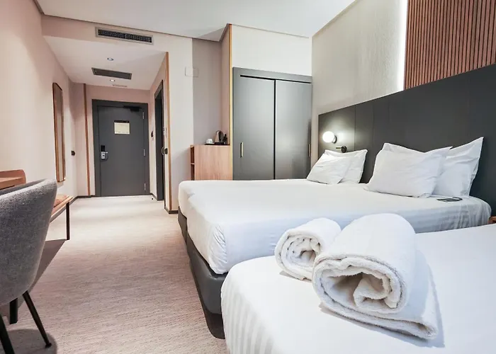 ホテル Silken Ciudad 4*