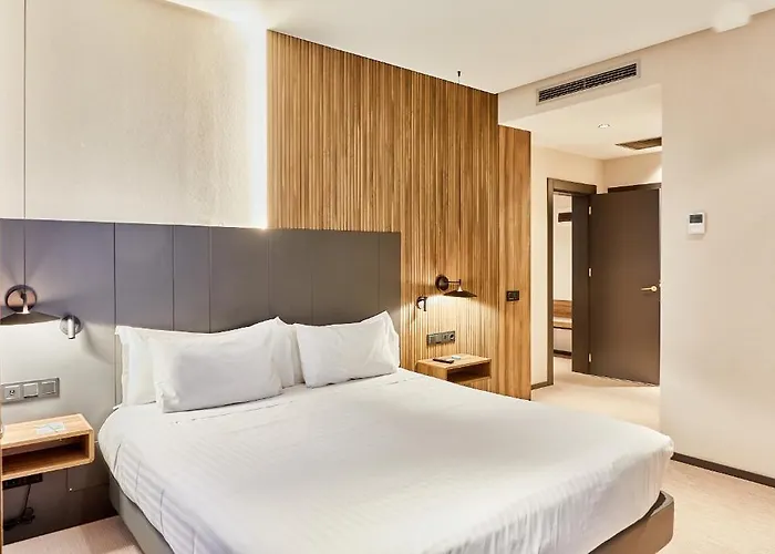 Silken Ciudad 4*